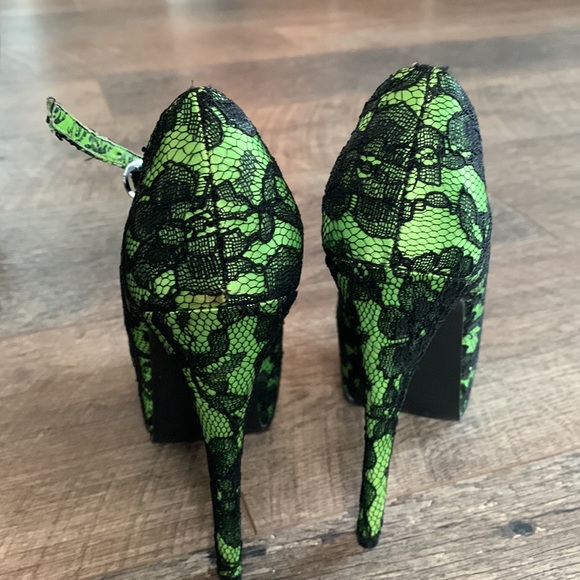 Black lace and green satin Bordello Heels - Picture 4 of 4